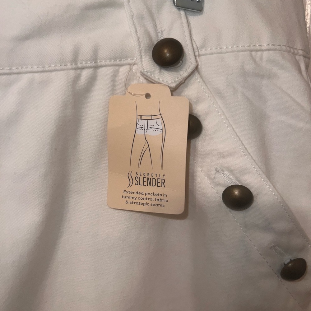 St. John's Bay White Button-Accent Shorts - Picture 3 of 4
